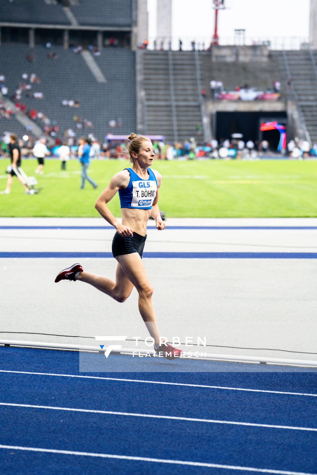 Tina Boehm (OTB Osnabrueck) ueber 3000m Hindernis waehrend der deutschen Leichtathletik-Meisterschaften im Olympiastadion am 25.06.2022 in Berlin